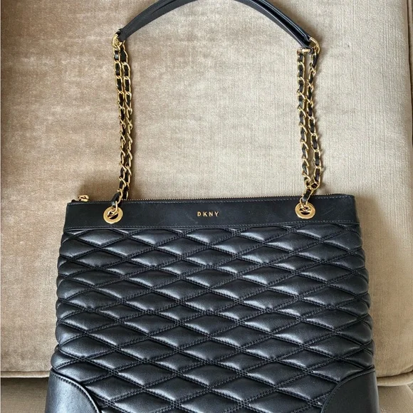 DKNY Leather Tote, Quilted Puff Diamond Pattern, Gold Hardware 🖤💛 - Picture 6 of 11